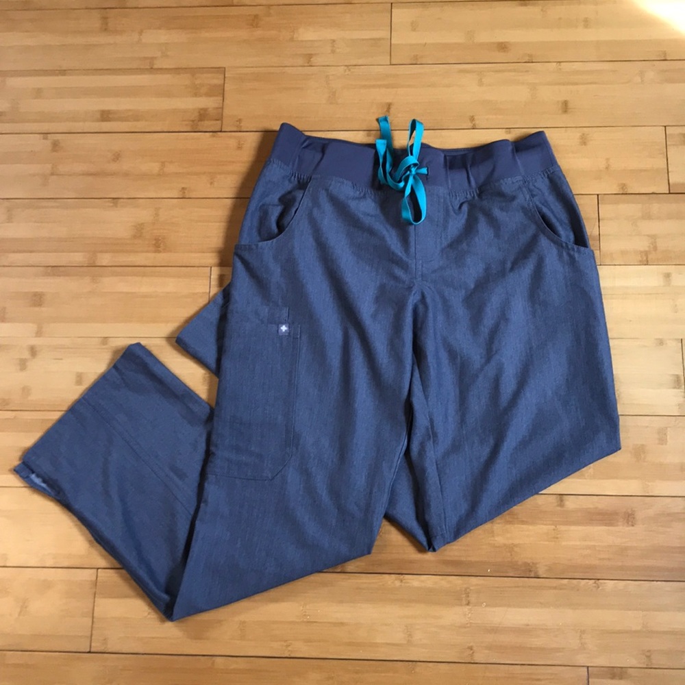 Figs Kade Cargo scrub pants, Small petite